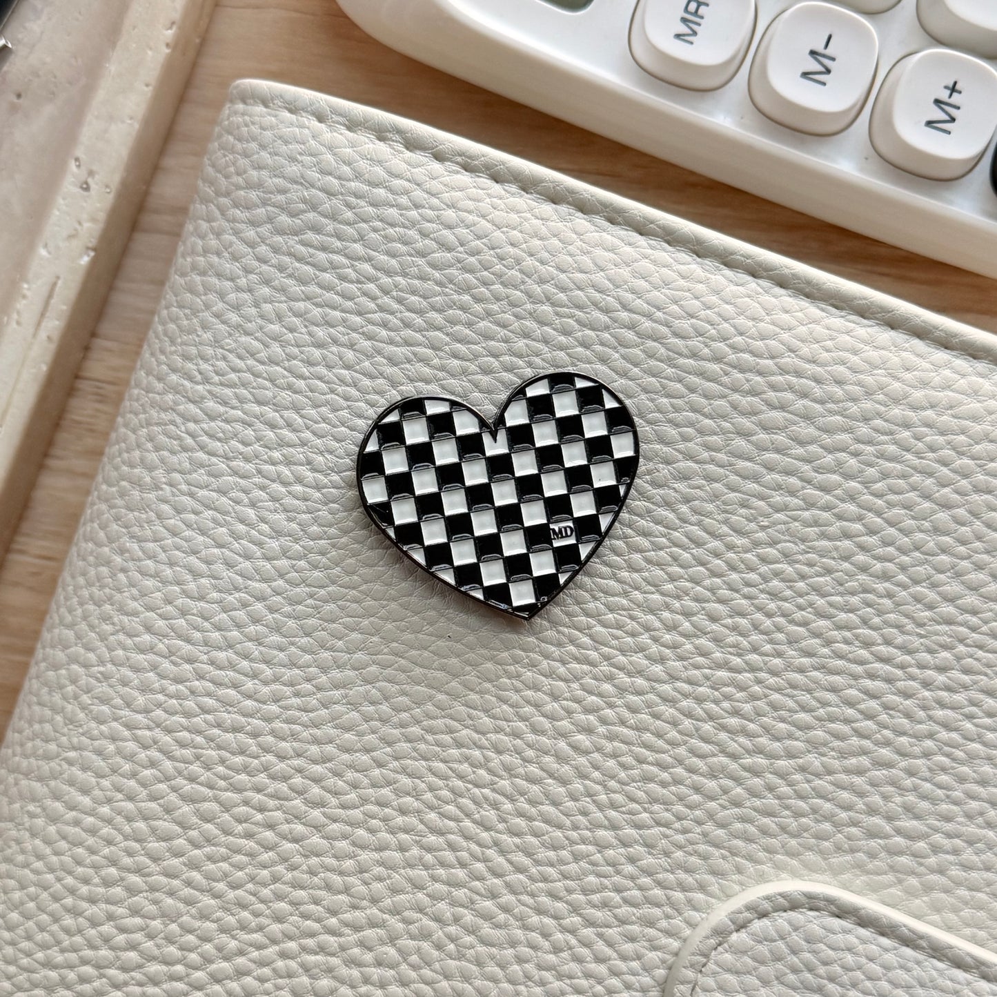 Café Noir | Checkered Heart | Magnetic Binder Pin