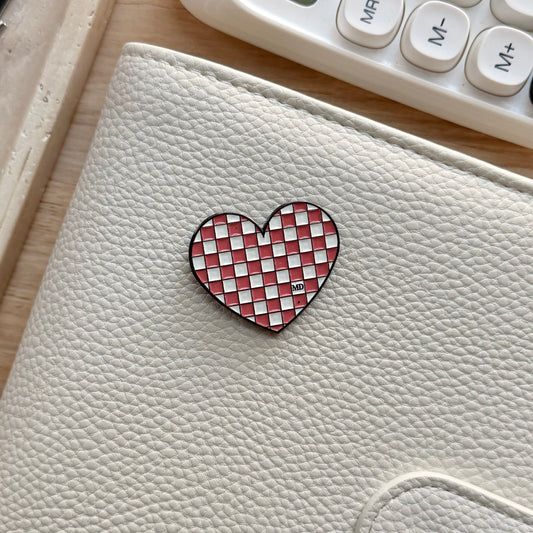 French Kiss (Mauve) | Checkered Heart | Magnetic Binder Pin